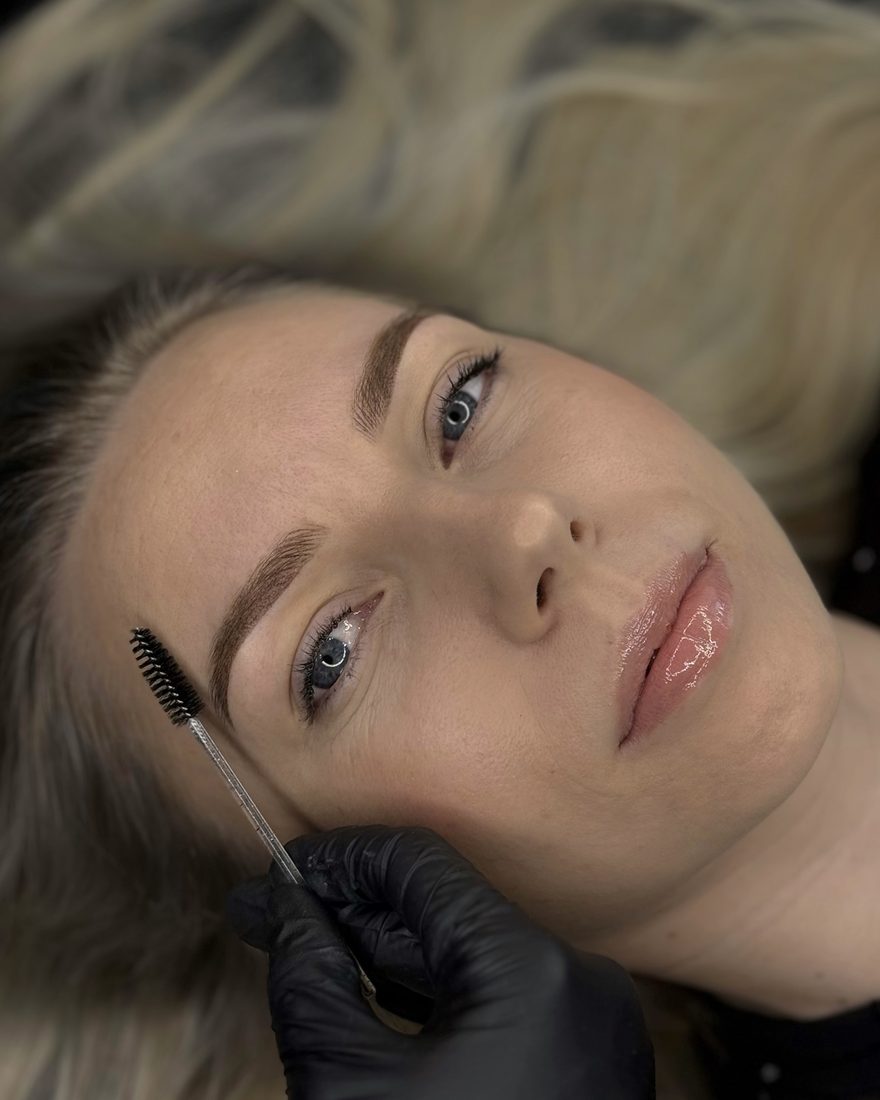 Makijaż permanentny i stylizacja rzęs — Studio Zelika Wieluń